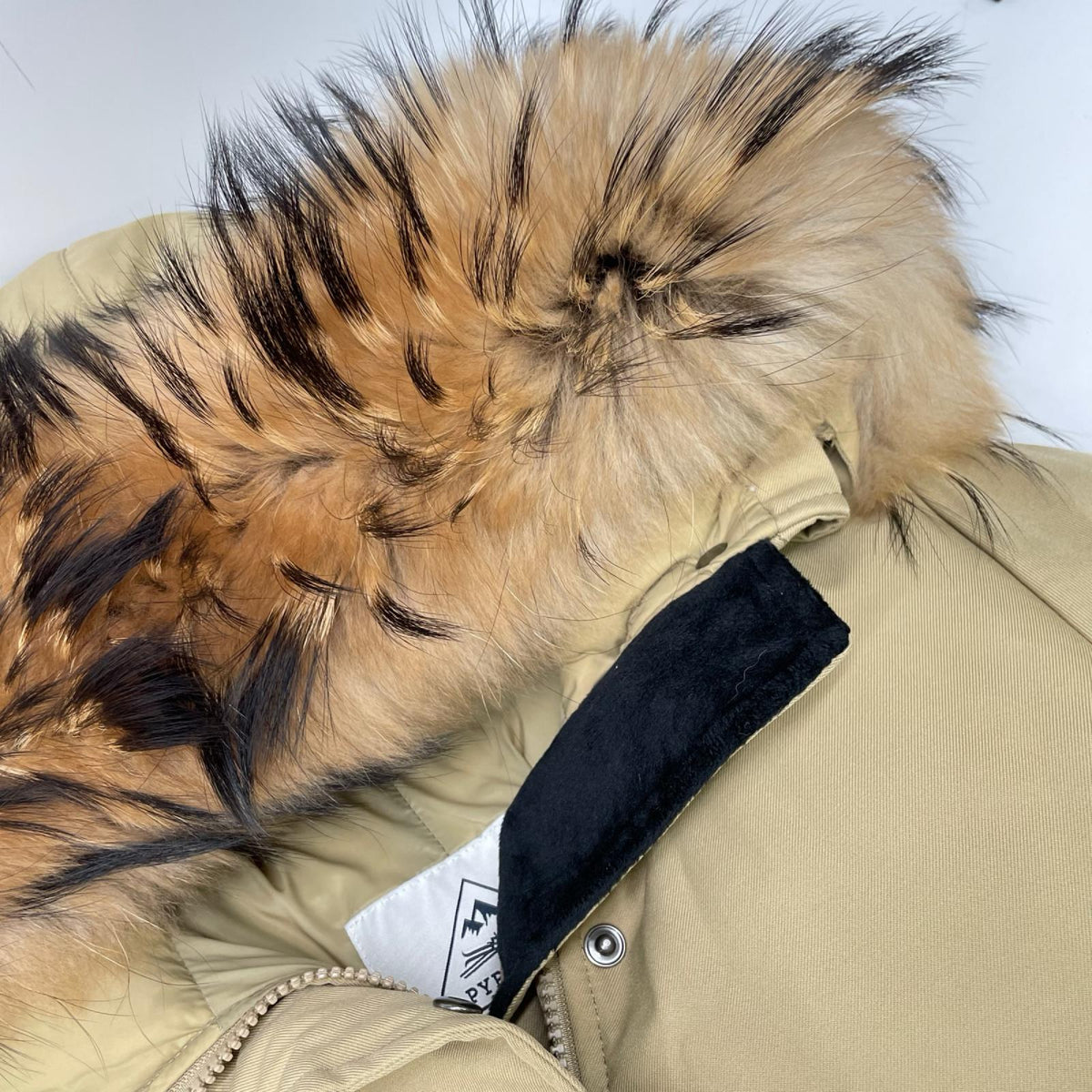 PYRENEX ピレネックス ベージュ ピレネックス BORDEAUX FUR INT'L ダウンジャケット ジャケット