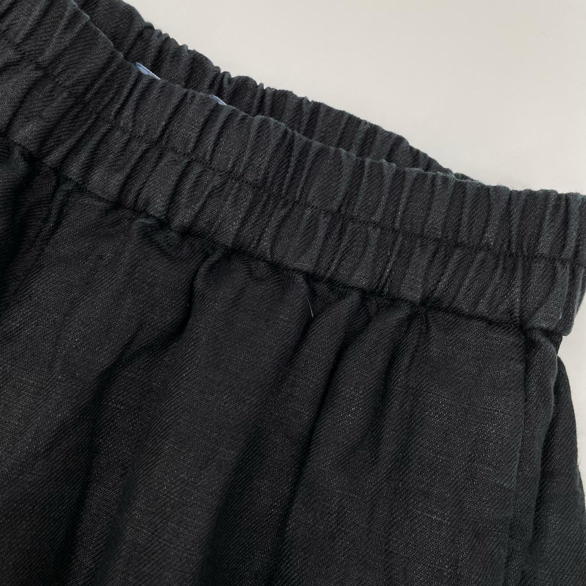 semoh セモー ブラック リネン100 Linen Pin Tuck Trousers ボトムス