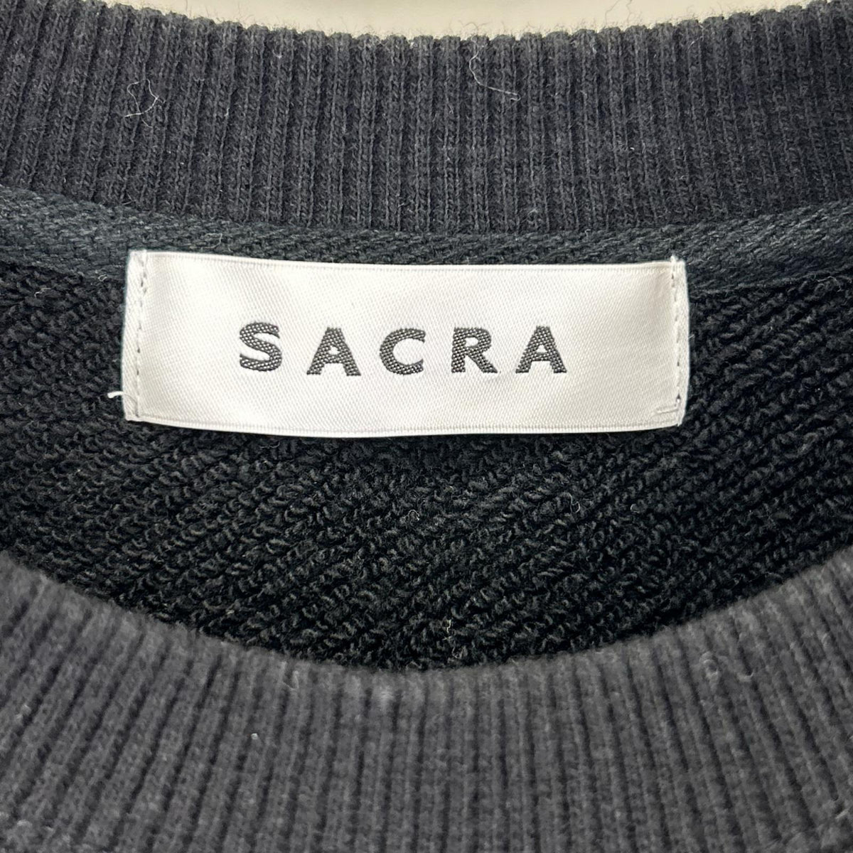 SACRA サクラ ブラック プレミアム フリース クロップド トップ トップス