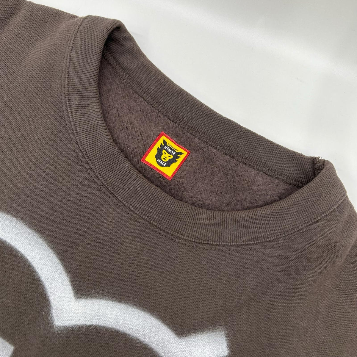 HUMAN MADE ヒューマンメイド ダークグレー×ホワイト コットン混 スプレーロゴ ミリタリークルーネックスウェット トップス