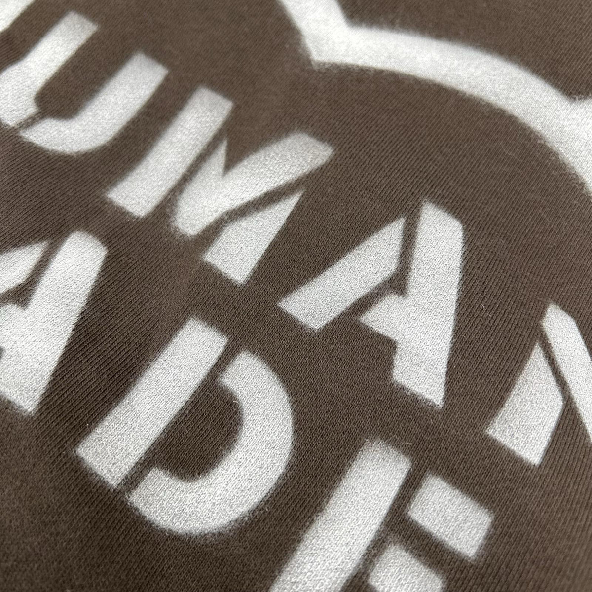 HUMAN MADE ヒューマンメイド ダークグレー×ホワイト コットン混 スプレーロゴ ミリタリークルーネックスウェット トップス