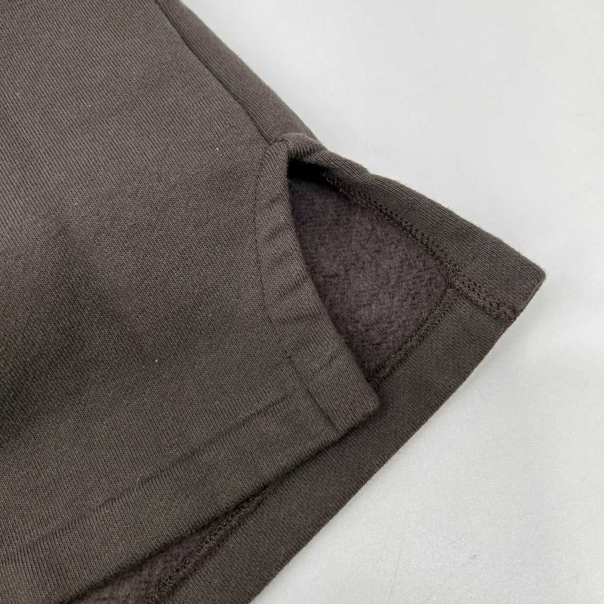 HUMAN MADE ヒューマンメイド ダークグレー×ホワイト コットン混 スプレーロゴ ミリタリークルーネックスウェット トップス