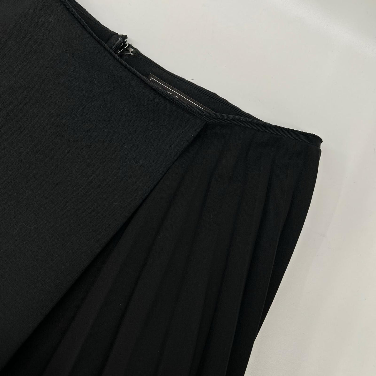 FOXEY フォクシー 37115-ASFI415T Pleats Chic/プリーツシック ブラック ウール混 アシンメトリーミディアムスカート スカート