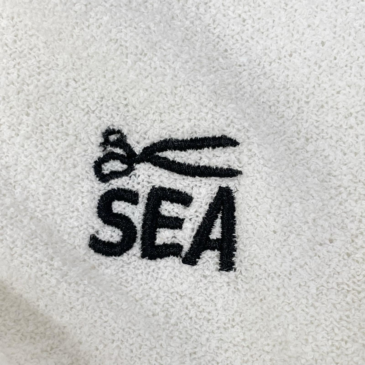 DENHAM デンハム ×WIND AND SEA 01-25-05-52-341 ホワイト シザーロゴ刺繍 Bouclet Pile L/S Tee トップス