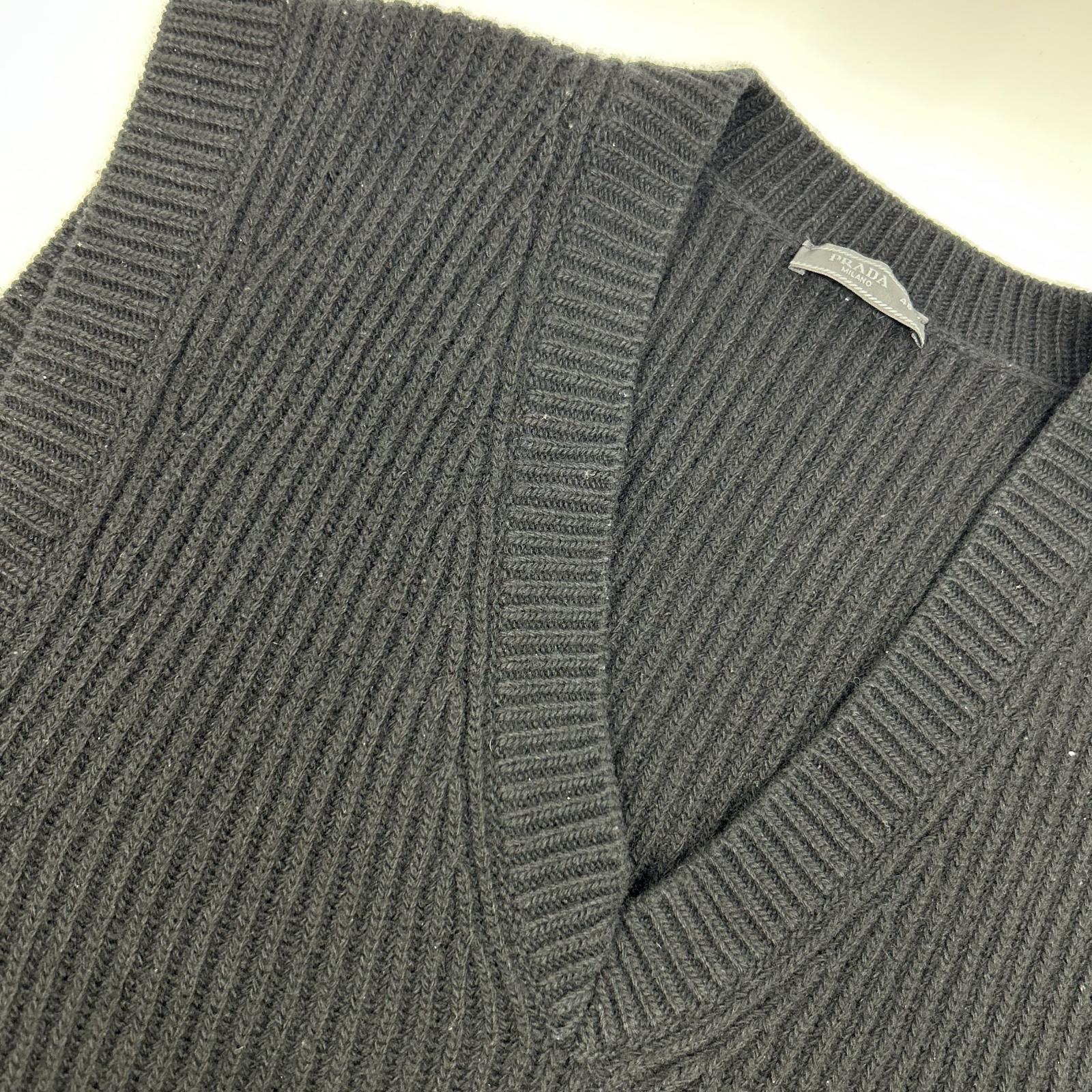 PRADA プラダ UMT409 21年製 ブラック ロゴニットベスト トップス