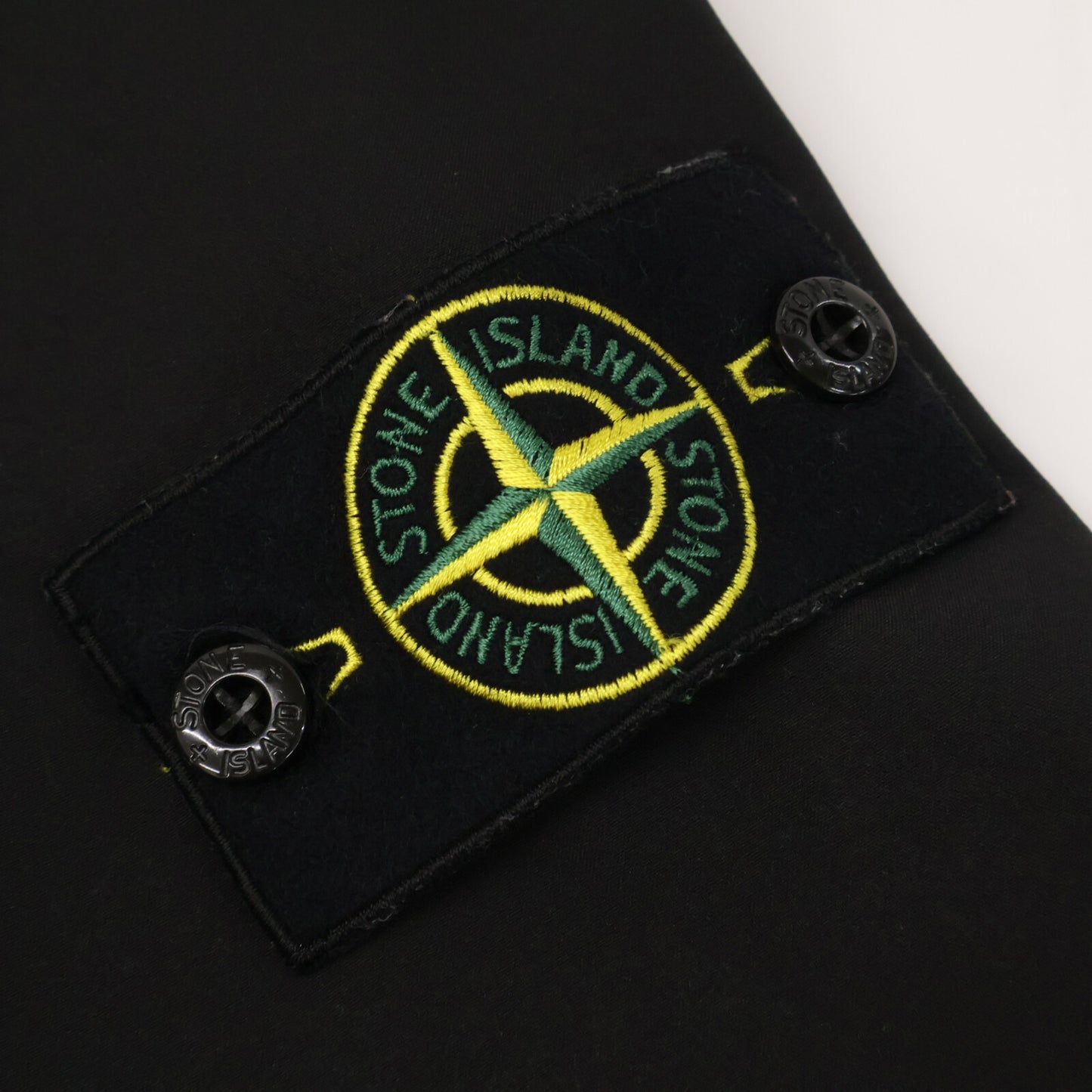 STONE ISLAND ストーンアイランド K2S15Q100010S0B22 ブラック SOFT SHELL-R フーデッド ジャケット ジャケット