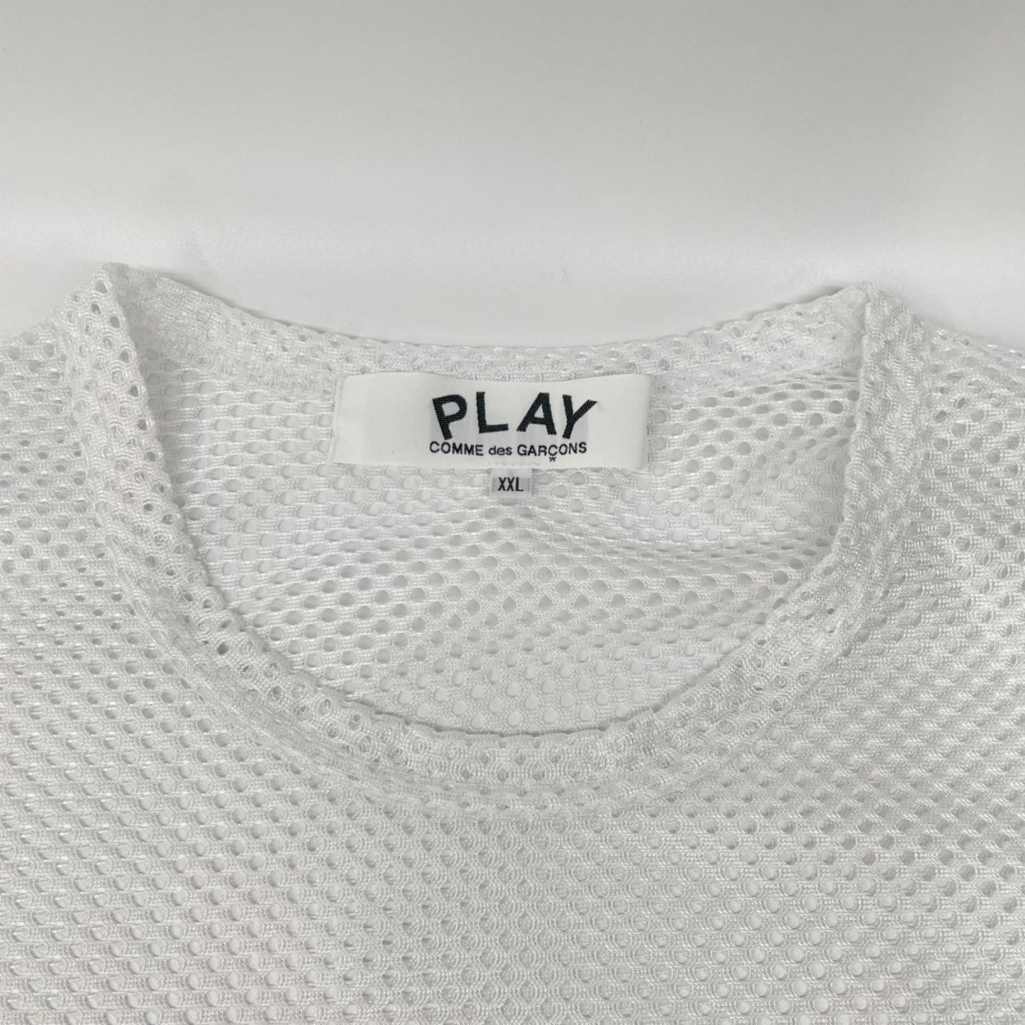 PLAYCOMMEdesGARCONS プレイコムデギャルソン 26SS AX-T351 ホワイト RED EMBLEM MESH TEE Tシャツ トップス