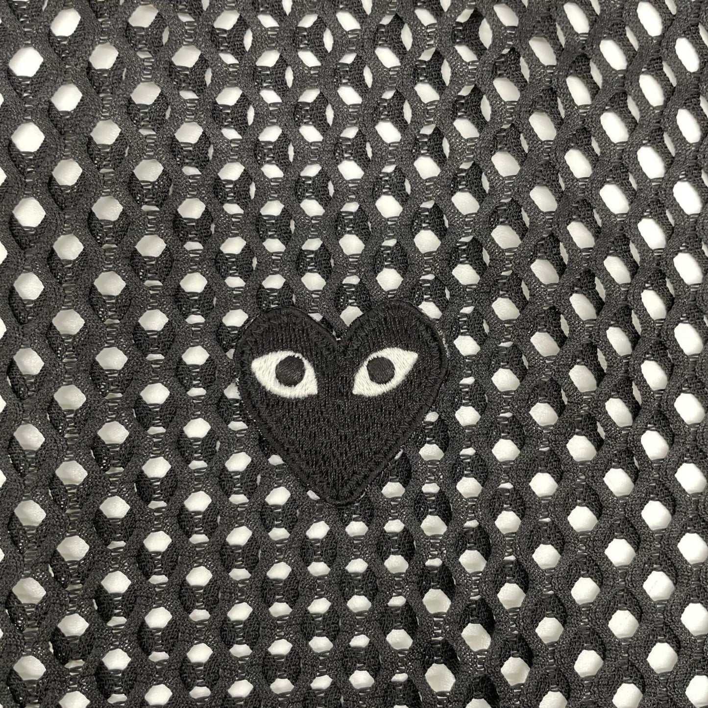 PLAYCOMMEdesGARCONS プレイコムデギャルソン 26SS AX-T352 ブラック BLACK EMBLEM MESH TEE Tシャツ トップス