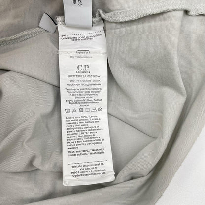 C.P.COMPANY シーピーカンパニー ライトグレー 30/1 Jersey Logo Label Tシャツ トップス