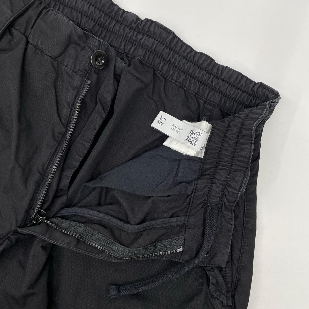 C.P.COMPANY シーピーカンパニー 20CMPA248A 26SS ブラック Cargo Pants In Cotton Rip-Stop Gunetal パンツ ボトムス