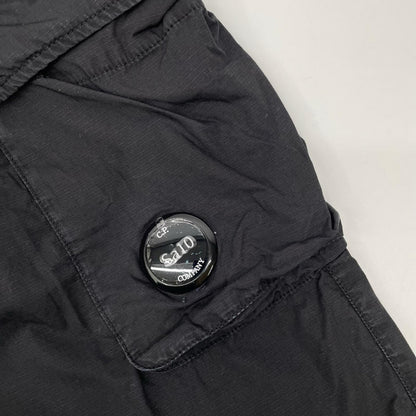 C.P.COMPANY シーピーカンパニー 20CMPA248A 26SS ブラック Cargo Pants In Cotton Rip-Stop Gunetal パンツ ボトムス