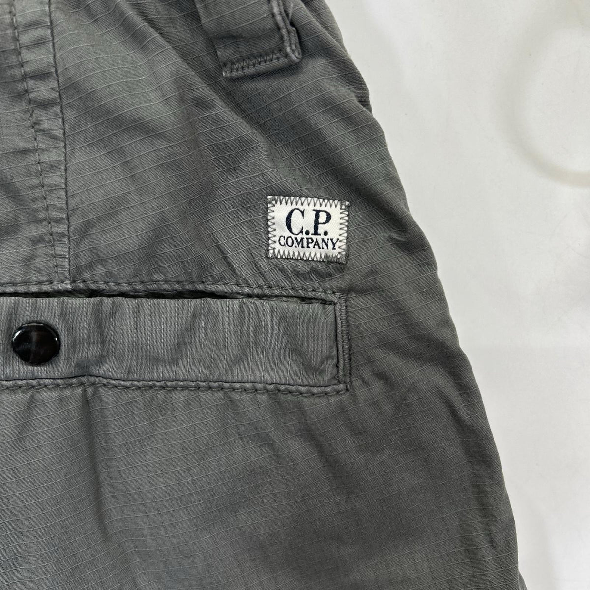 C.P.COMPANY シーピーカンパニー 20CMPA248A 26SS カーキ Cargo Pants In Cotton Rip-Stop Gunetal パンツ ボトムス