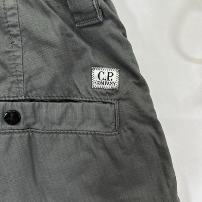 C.P.COMPANY シーピーカンパニー 20CMPA248A 26SS カーキ Cargo Pants In Cotton Rip-Stop Gunetal パンツ ボトムス