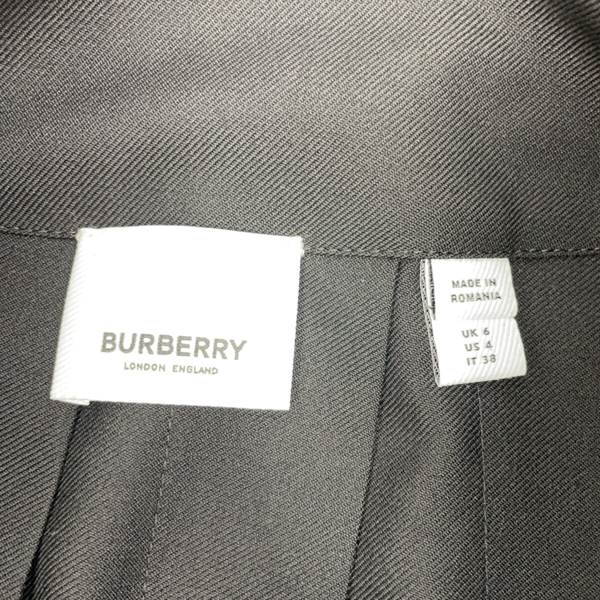 BURBERRY 8054207 Black Belted Pleated Skirt