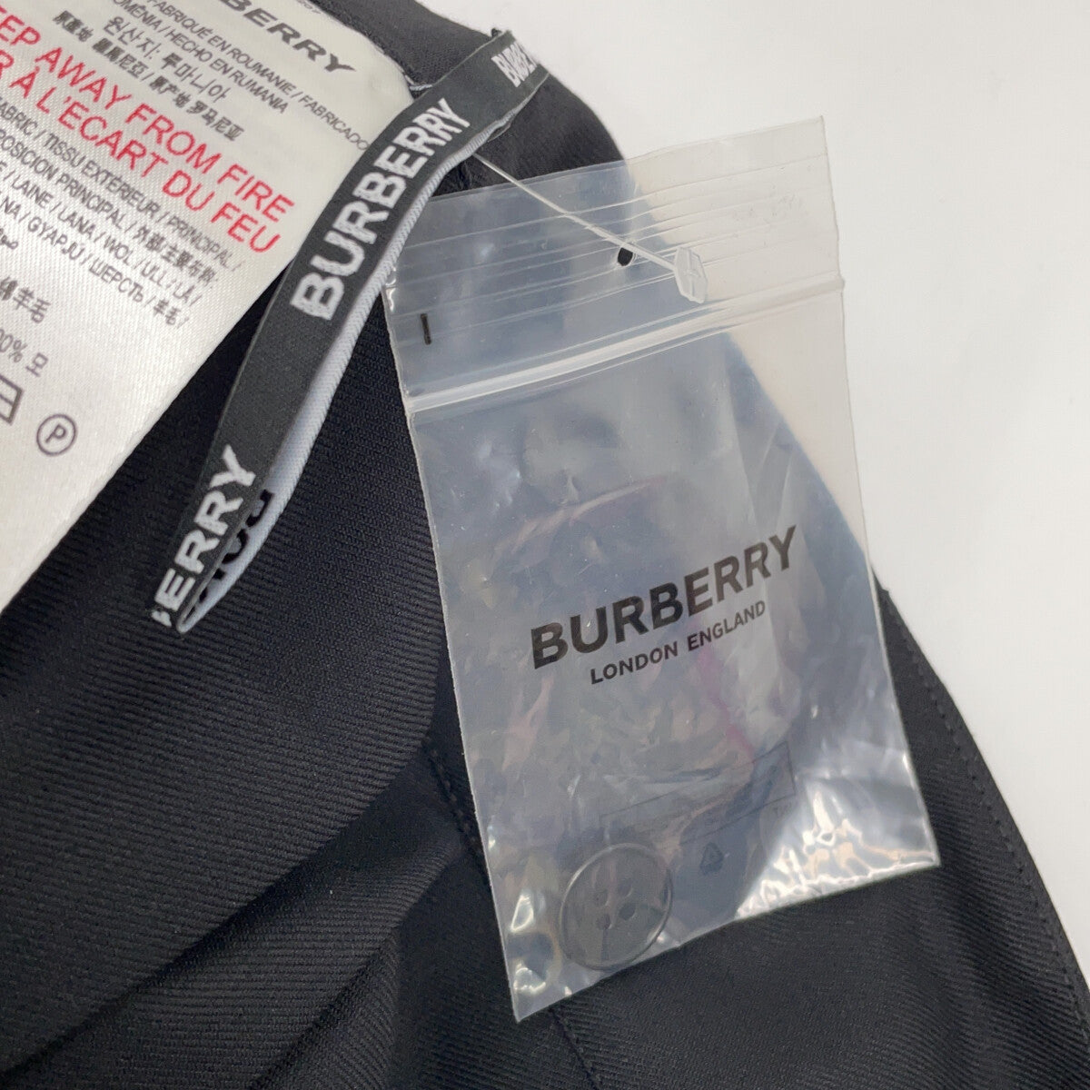 BURBERRY バーバリー 8054207 ブラック ベルト付き タックスカート スカート