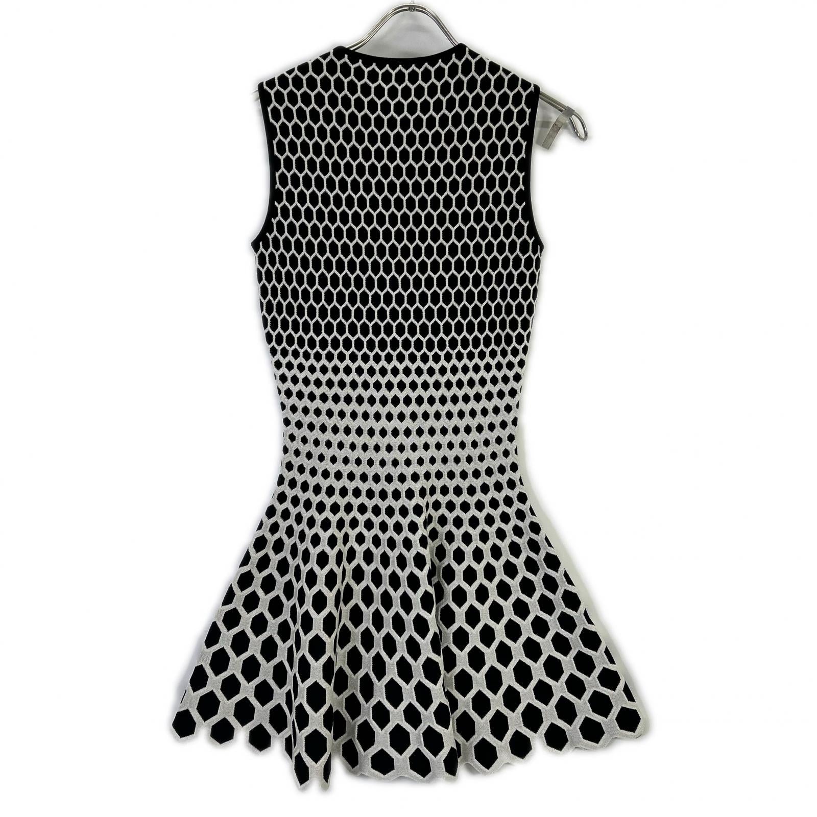 Alexander McQueen 亚历山大·麦昆 321142 Q1VNW 黑色蜂窝无袖连衣裙