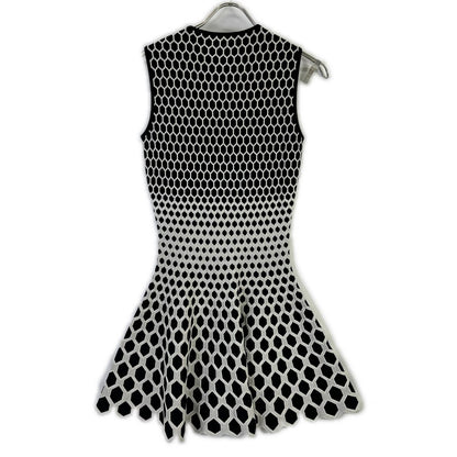 Alexander McQueen 亚历山大·麦昆 321142 Q1VNW 黑色蜂窝无袖连衣裙