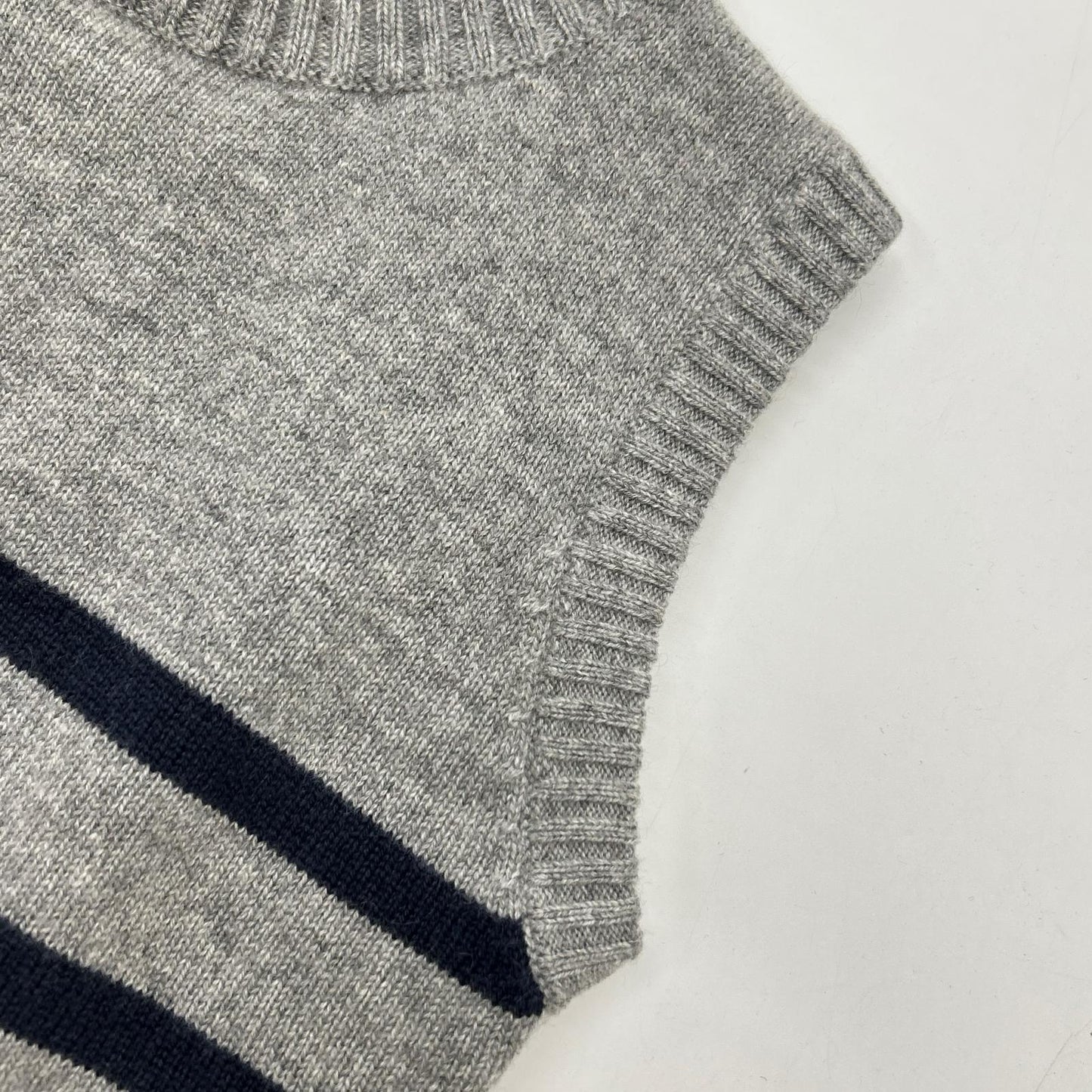 BRUNELLO CUCINELLI ブルネロクチネリ グレー カシミヤ マリンストライプ モニリディティール ノースリーブニットトップス トップス