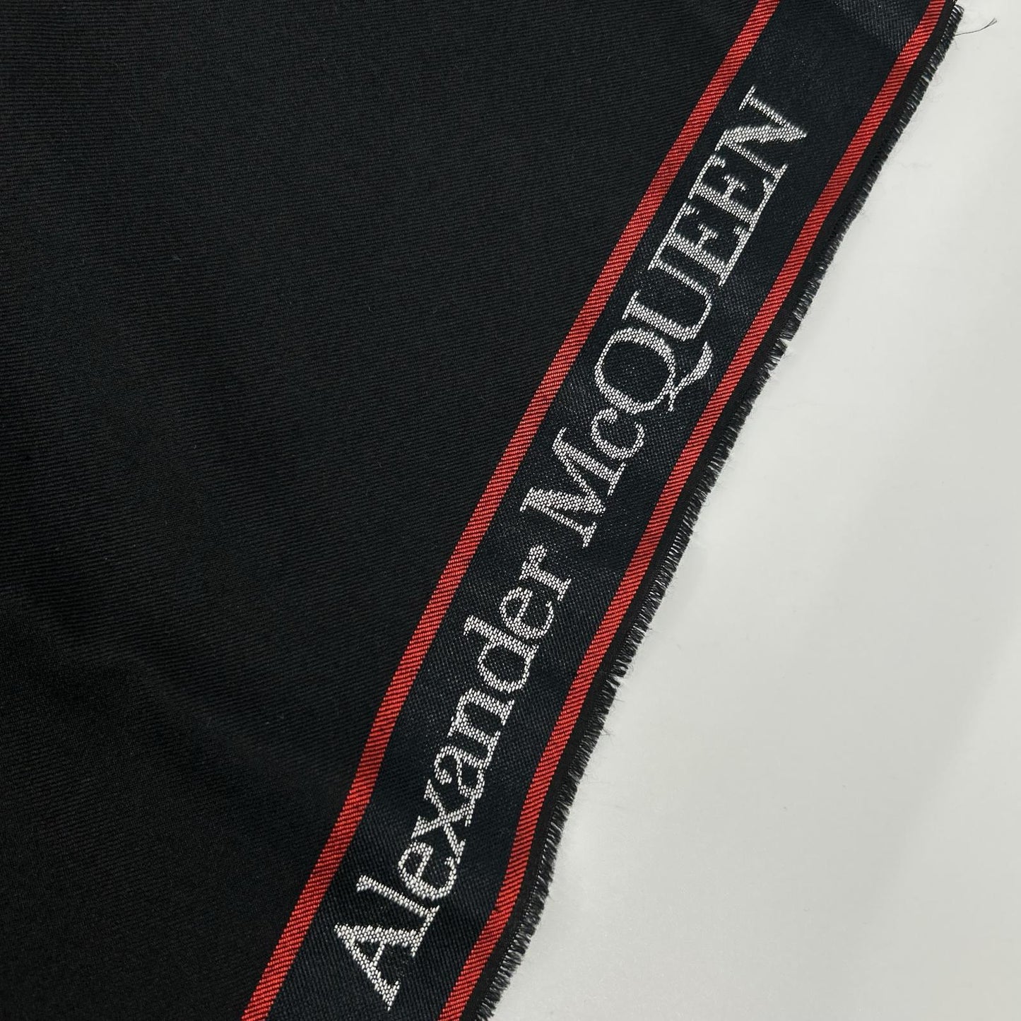 ALEXANDER McQUEEN アレキサンダーマックイーン ブラック ジャカードロゴ セルビッジスカーフ マフラー