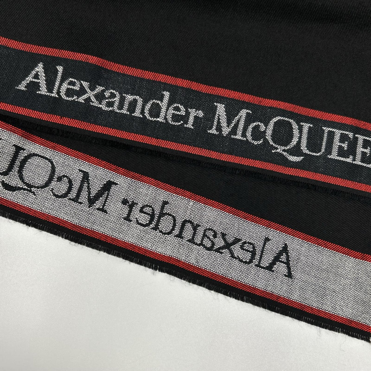 ALEXANDER McQUEEN アレキサンダーマックイーン ブラック ジャカードロゴ セルビッジスカーフ マフラー