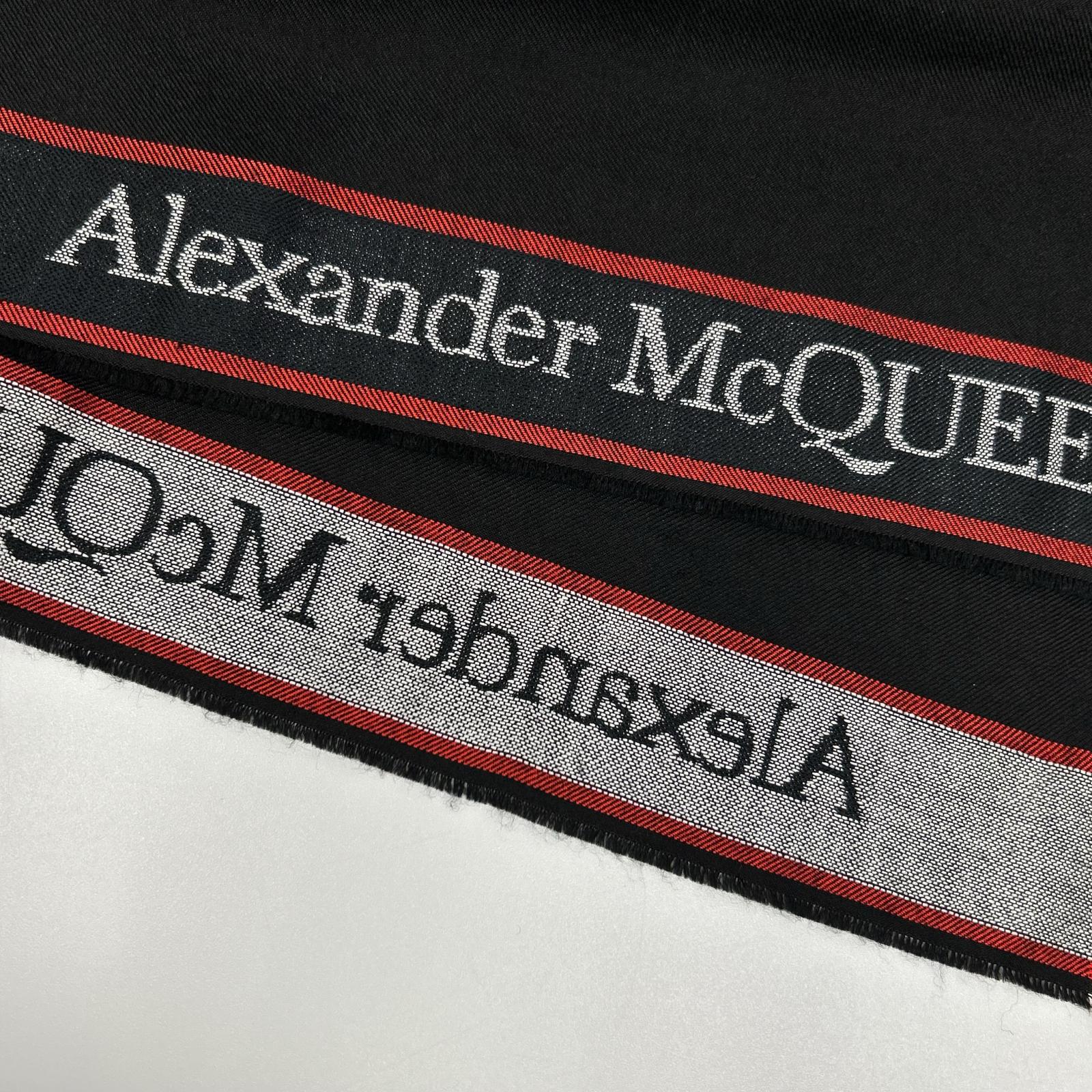 ALEXANDER McQUEEN アレキサンダーマックイーン ブラック ジャカードロゴ セルビッジスカーフ マフラー
