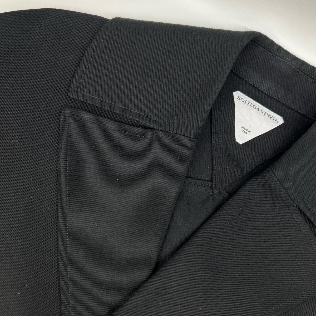 BOTTEGA VENETA ボッテガヴェネタ 686152 22年 ブラック ストラクチャードウールクロップドジャケット ジャケット