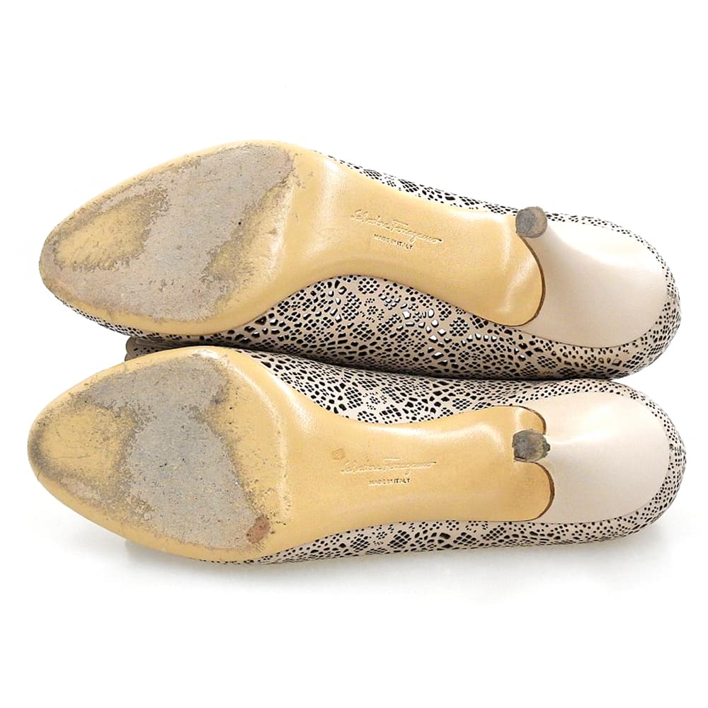 SalvatoreFerragamo サルバトーレフェラガモ 美品 カットワーク レース ヴァラ ヒール パンプス シューズ レディース ピンクベージュ 7D シューズ