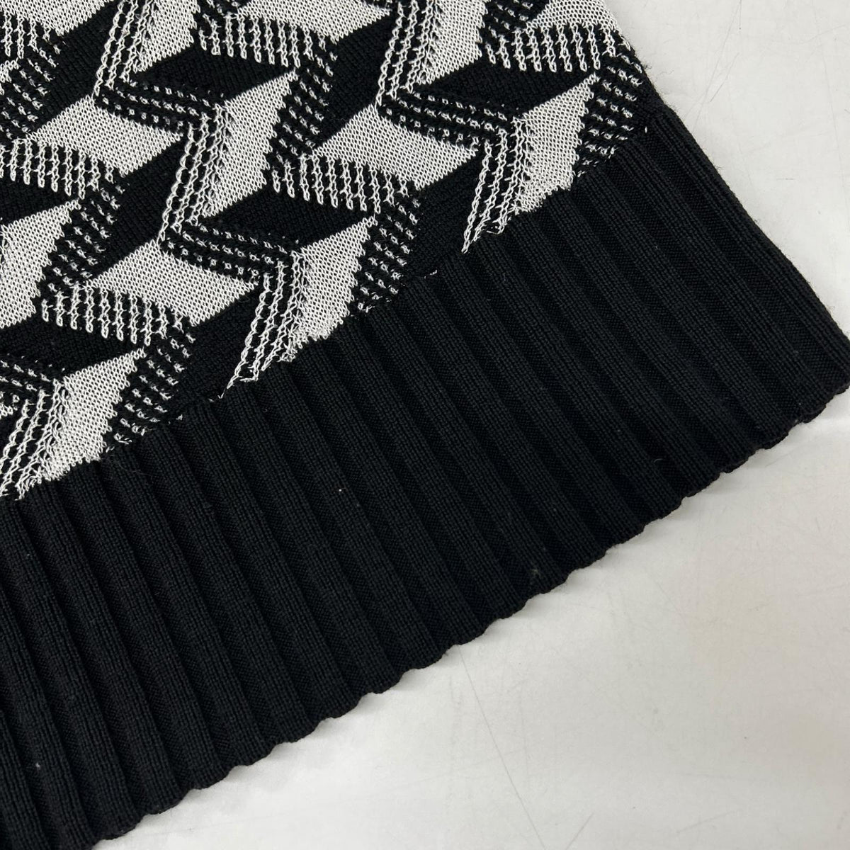 MISSONI ミッソーニ ブラック×ホワイト ウール混 幾何学柄 セーター トップス